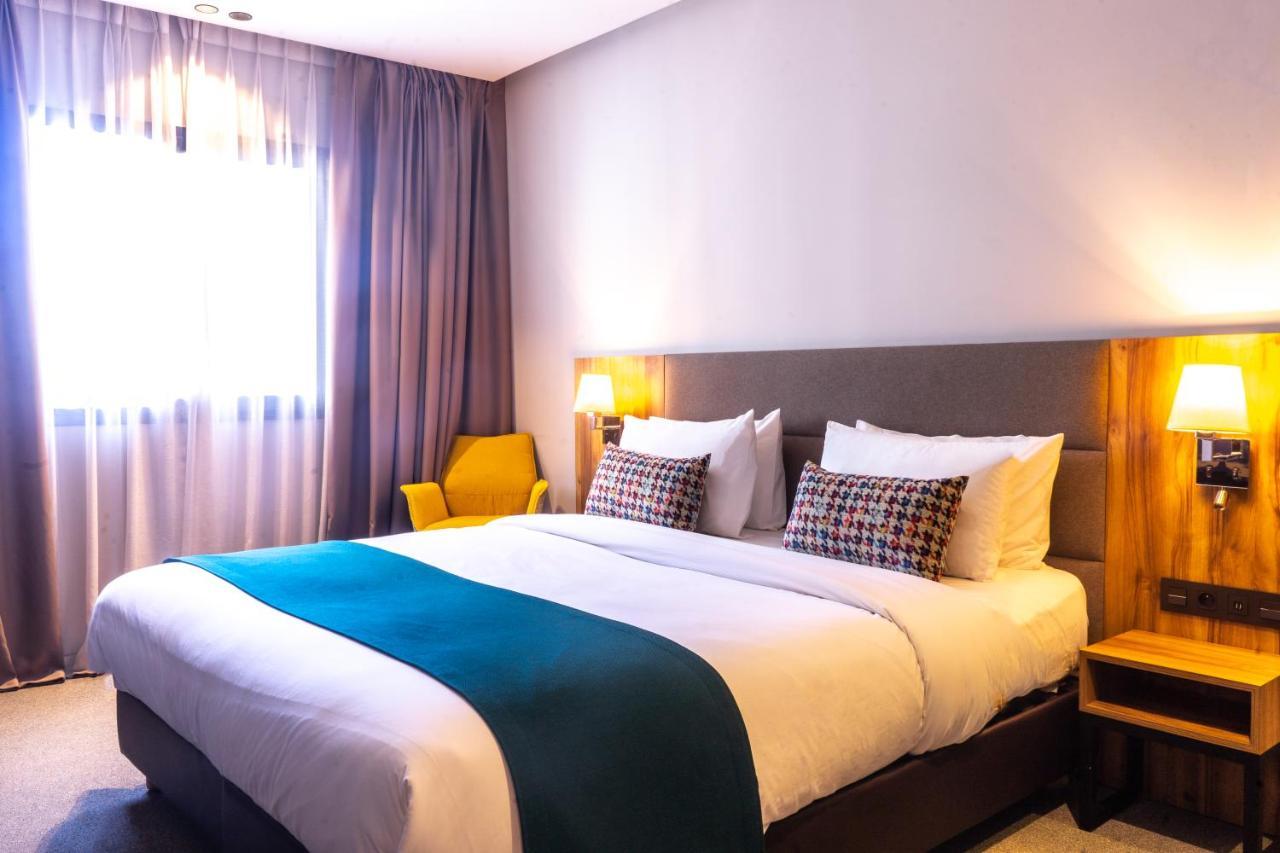 Hotel Urban &